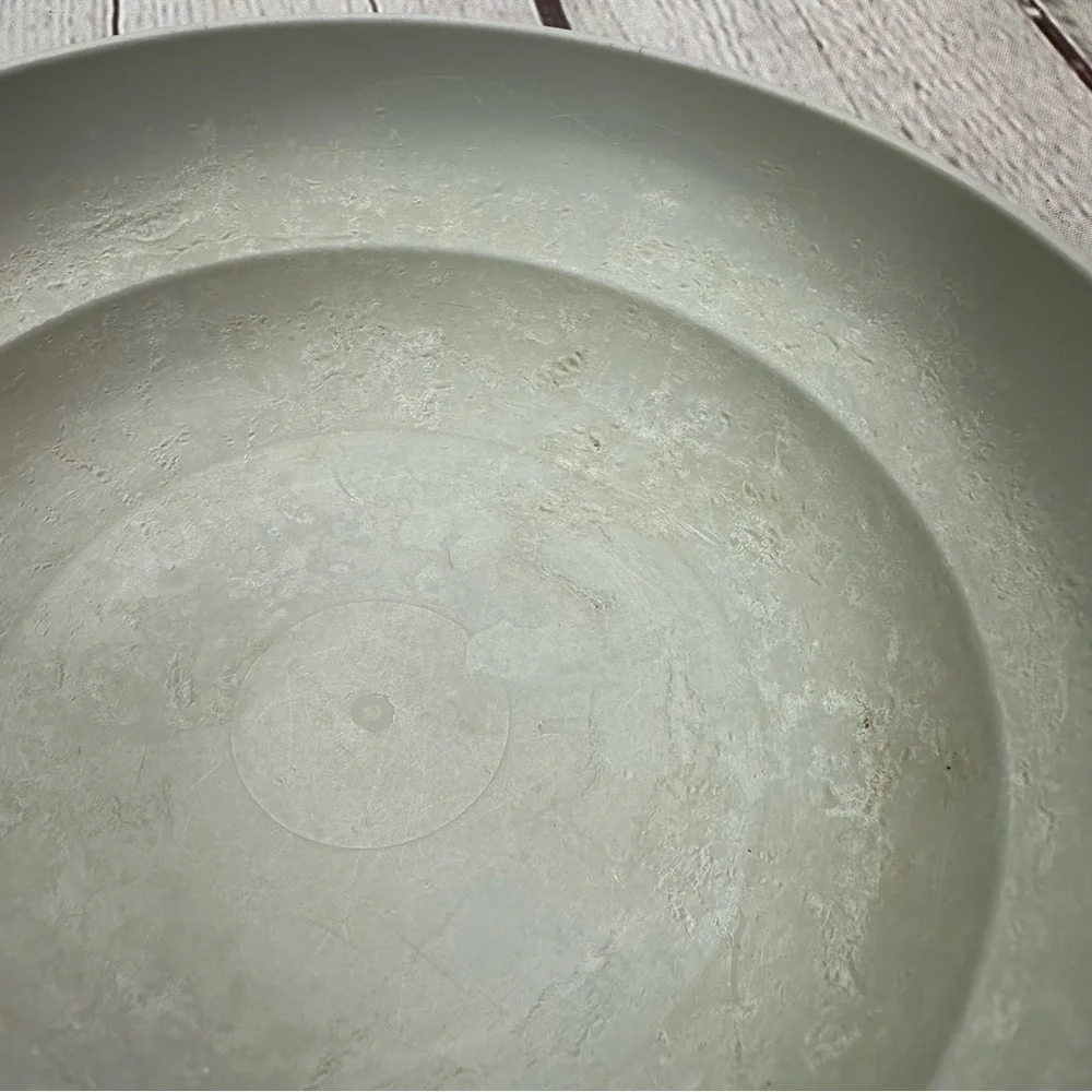 tupperware cereal Bowls with seals 